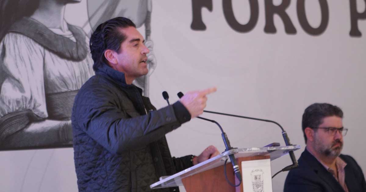 Senador Luis Fernando Salazar.