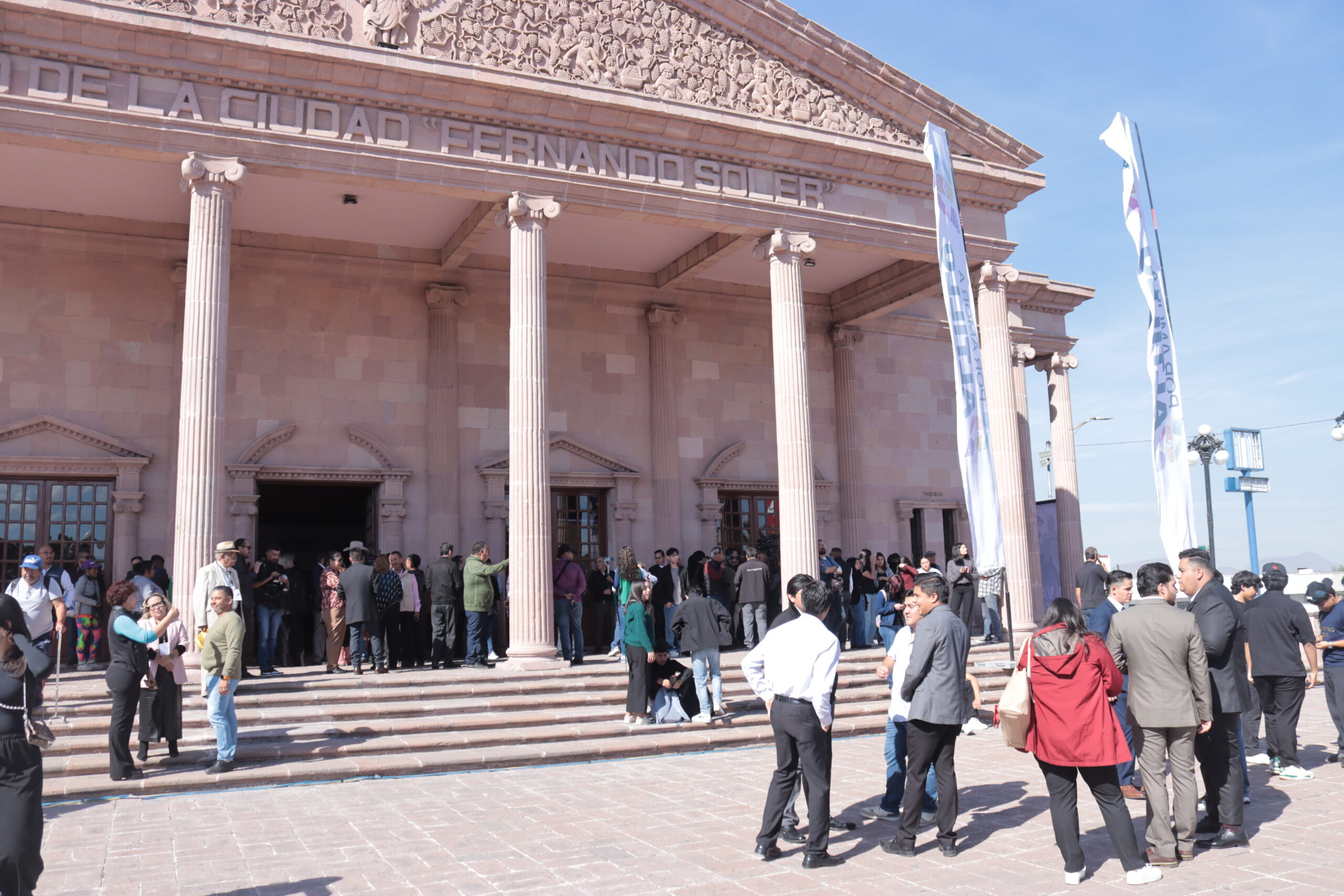 Fachada del Teatro de la Ciudad en Saltillo.