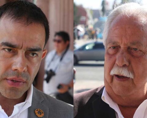 A la izquiereda, Arturo Reveles Márquez; a la derecha, Juan Antonio Aguirre Valdez.