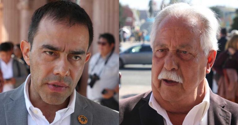 A la izquiereda, Arturo Reveles Márquez; a la derecha, Juan Antonio Aguirre Valdez.