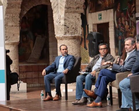 Presentación del libro La democracia no se construyó en un día.