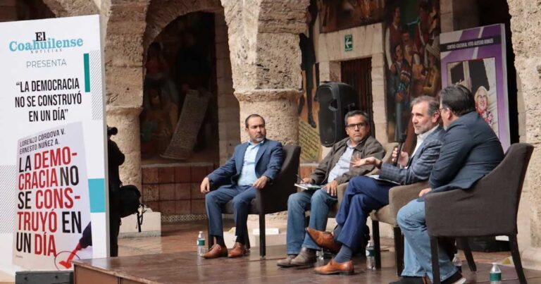 Presentación del libro La democracia no se construyó en un día.