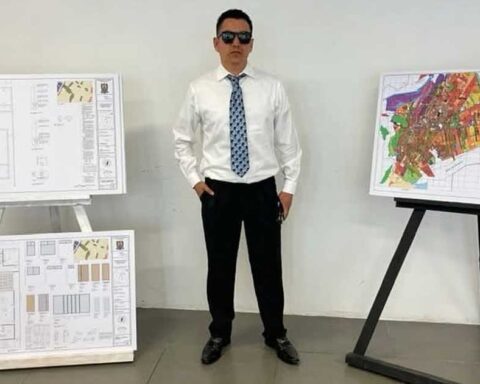 Magdiel Vélez Lara, primer arquitecto con discapacidad visual graduado de la UAdeC.