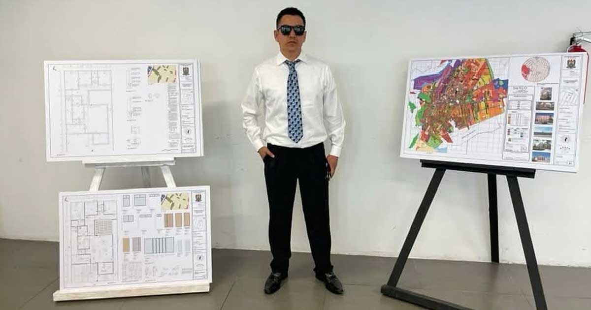 Magdiel Vélez Lara, primer arquitecto con discapacidad visual graduado de la UAdeC.