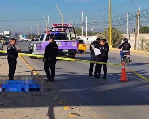 Acordonamiento de la zona donde murió la mujer atropellada en Torreón.