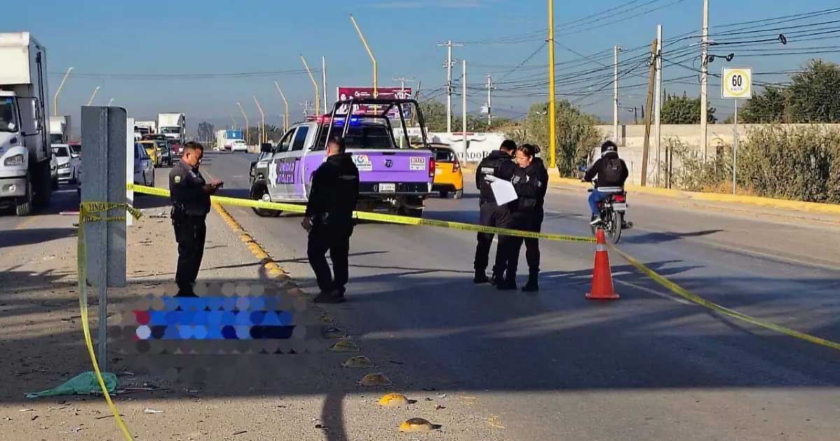 Acordonamiento de la zona donde murió la mujer atropellada en Torreón.