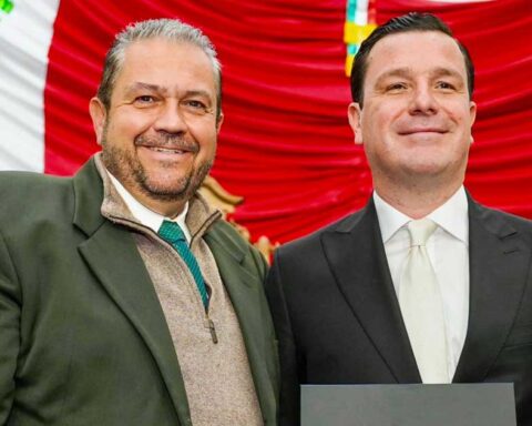 Tomás Gutiérrez, alcalde de Ramos Arizpe, y el fiscal Federico Fernández.