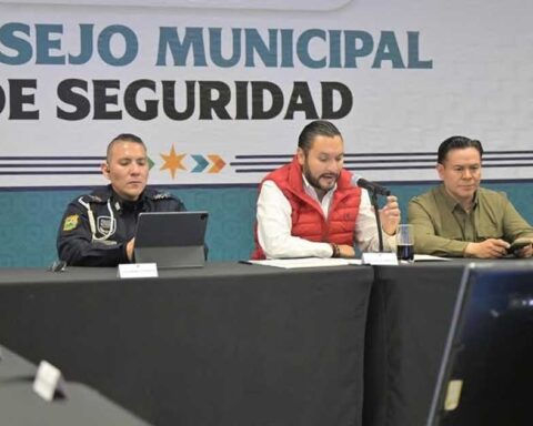 Alcalde encabezando sesión del Consejo de Seguridad.