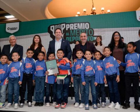 Premio al Mérito Deportivo en Saltillo.