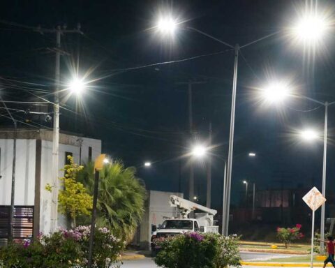 Alumbrado público en Ramos Arizpe.