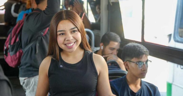 Jóvenes en la Ruta Estudiantil de Ramos Arizpe.