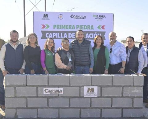 Colocación de la primera piedra de una capilla de velación en Monclova.