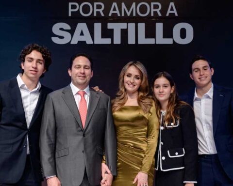 Familia de Javier Díaz, alcalde de Saltillo.