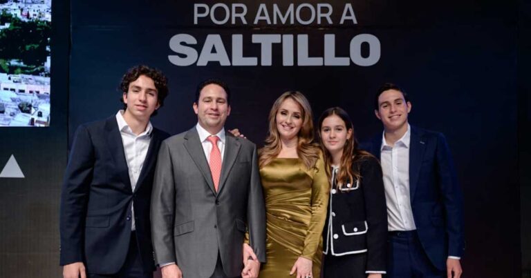 Familia de Javier Díaz, alcalde de Saltillo.