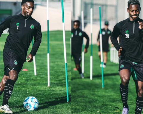 Jugadores de Santos Laguna entrenando.