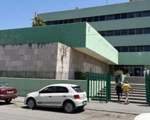 Exterior de la Clínica 7 del IMSS en Monclova.