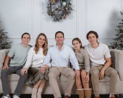 Javier Díaz, alcalde de Saltillo, y su familia.