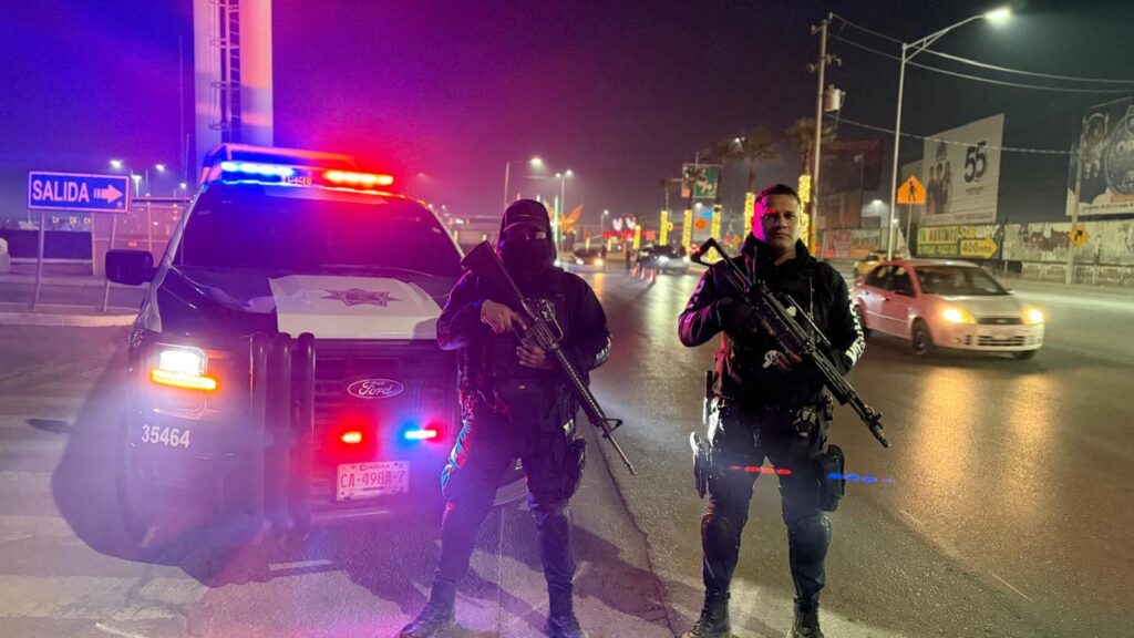 Policías en operativo en Torreón.