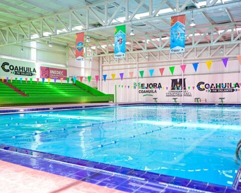 Piscina de la Unidad Deportiva Nora Leticia Rocha en Monclova.