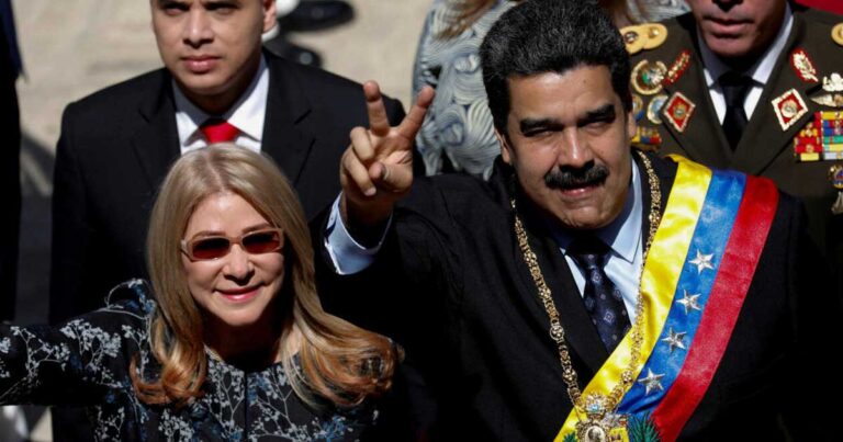 Nicolás Maduro y su esposa Cilia Flores.