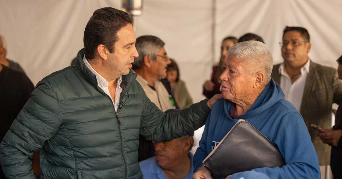 Javier Díaz, alcalde de Saltillo, y contribuyente en el pago del predial.