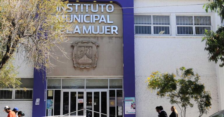 Fachada exterior del IMM en Torreón.