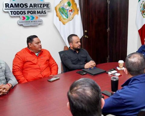 Reunión encabezada por el alcalde de Ramos Arizpe Tomás Gutiérrez.