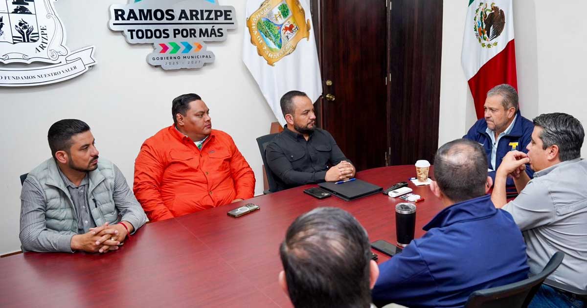 Reunión encabezada por el alcalde de Ramos Arizpe Tomás Gutiérrez.