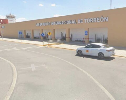 Fachada del aeropuerto de Torreón.