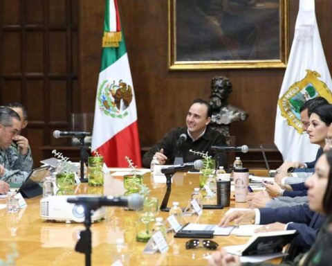 Manolo Jiménez, gobernador de Coahuila, en reunión de seguridad.