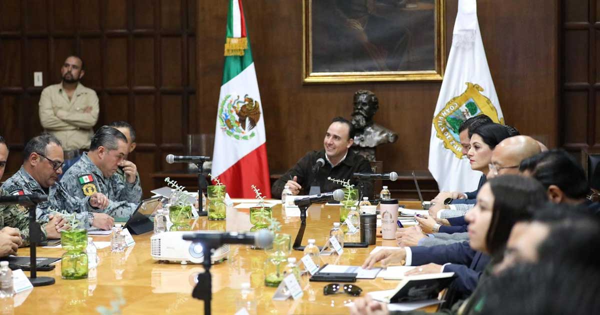 Manolo Jiménez, gobernador de Coahuila, en reunión de seguridad.