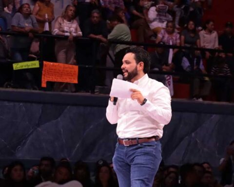 Alberto Hurtado, diputado local de Coahuila, durante su informe de actividades.