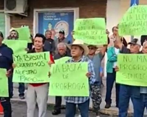 Trabajadores de AHMSA protestan.