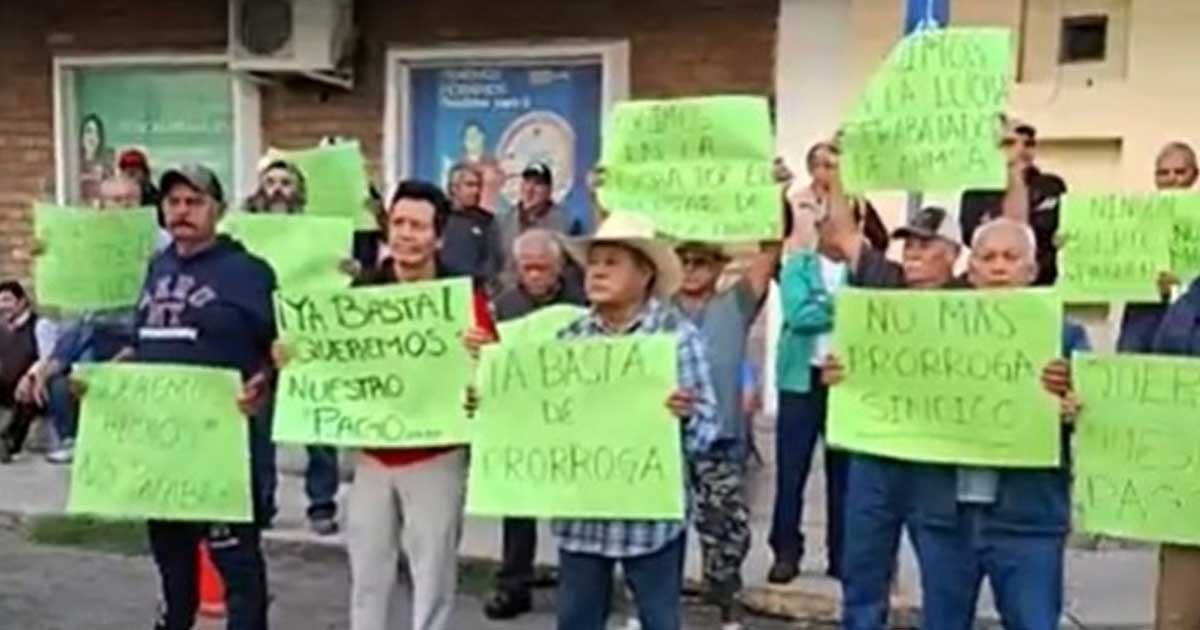 Trabajadores de AHMSA protestan.