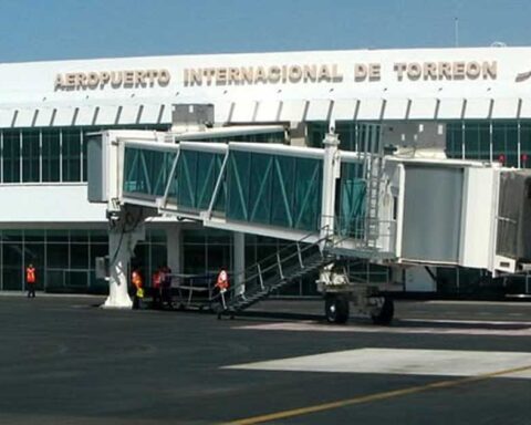 Fachada del Aeropuerto de Torreón.