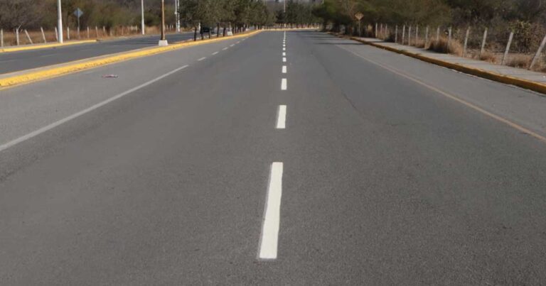 Carril del bulevar Musa de León en Saltillo.