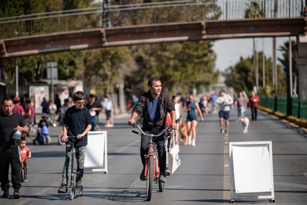 Familias disfrutando de la Ruta Recreativa en Saltillo.