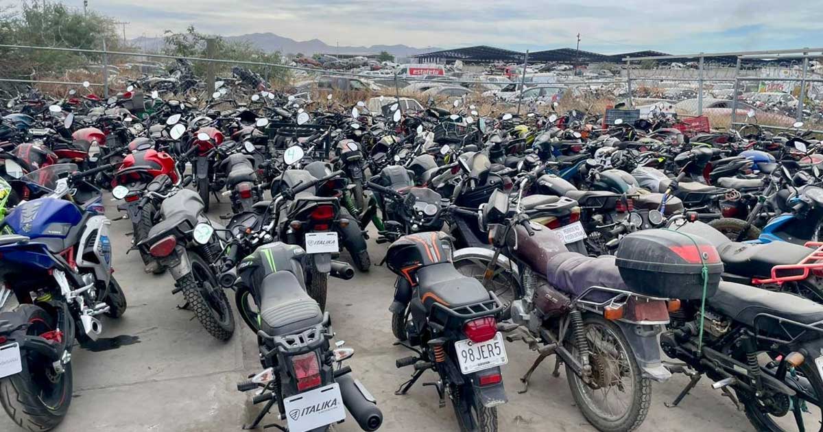 Motocicletas retenidas en operativos en Torreón.