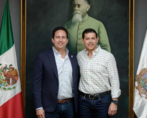 Alcalde Javier Díaz y rector de la UAdeC Octavio Pimentel.