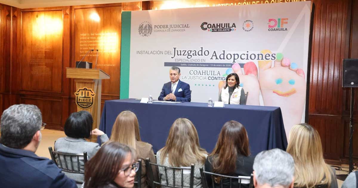Miguel Mery Ayup, presidente del Poder Judicial en Coahuila, y Liliana Salinas, titular del DIF Coahuila.