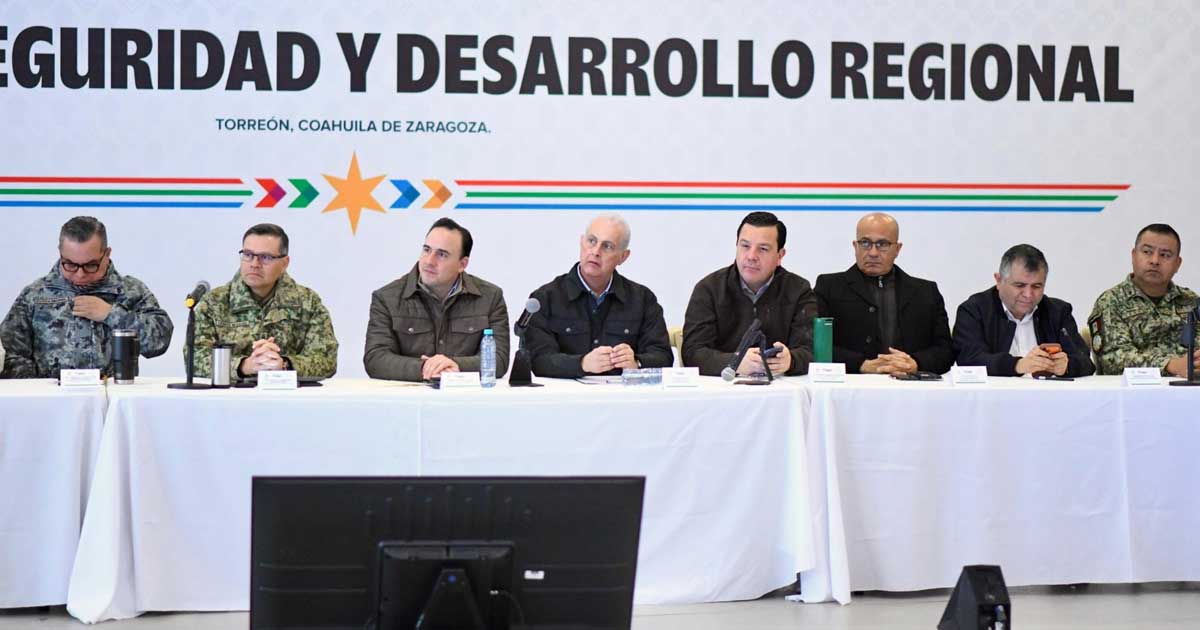 Gobernador de Coahuila Manolo Jiménez, alcalde de Torreón Román Cepeda y otros funcionarios en reunión de seguridad.