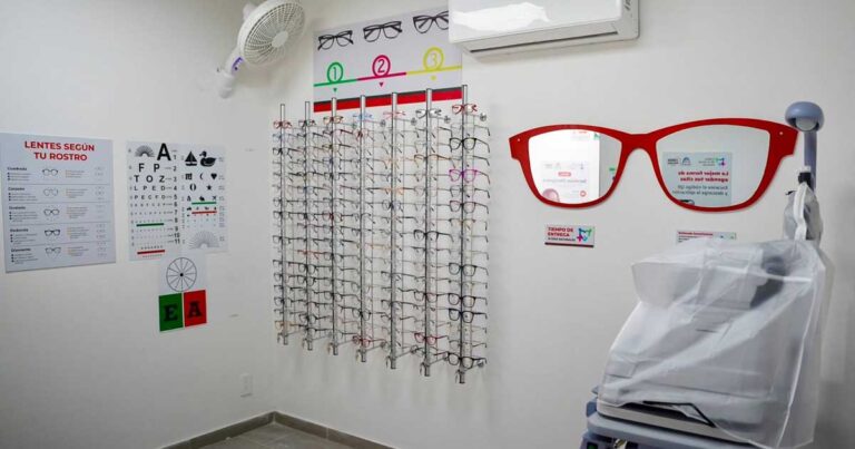 Habitación con llena de lentes en la nueva clínica de salud de Ramos Arizpe.