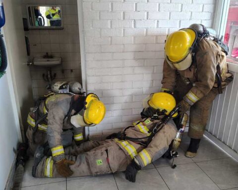 Elementos de Bomberos de Torreón en capacitación.