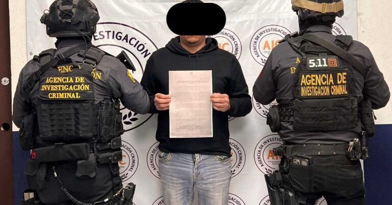 Hombre detenido.