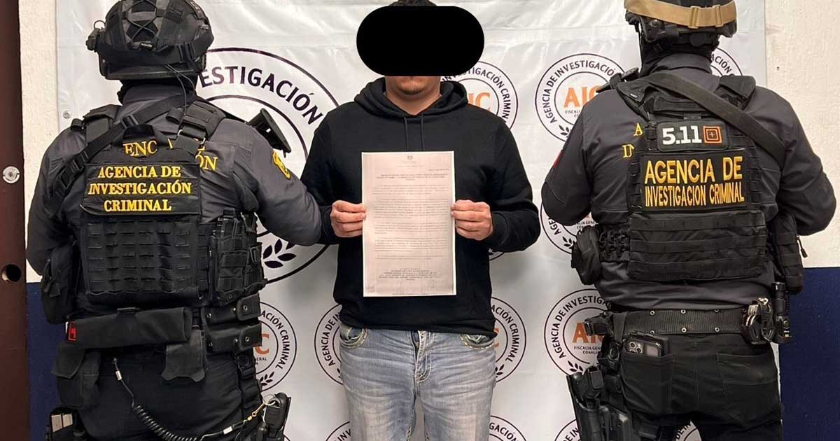 Hombre detenido.