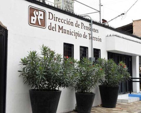 Fachada de la Dirección de Pensiones en Torreón.