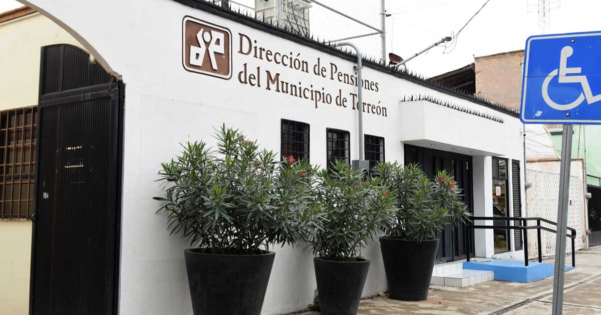 Fachada de la Dirección de Pensiones en Torreón.