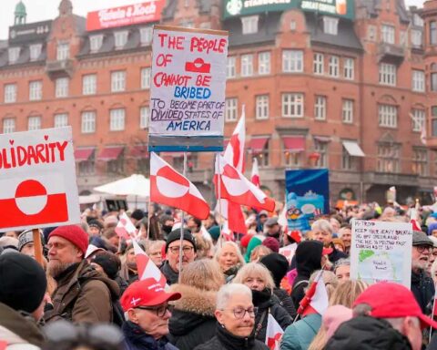 Miles de manifestantes en Copenhague, capital de Dinamarca.