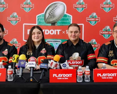 Empresarios anunciando el evento Play do it en Torreón.