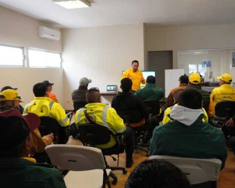 Brigadistas durante el curso de combate de incendios forestales.